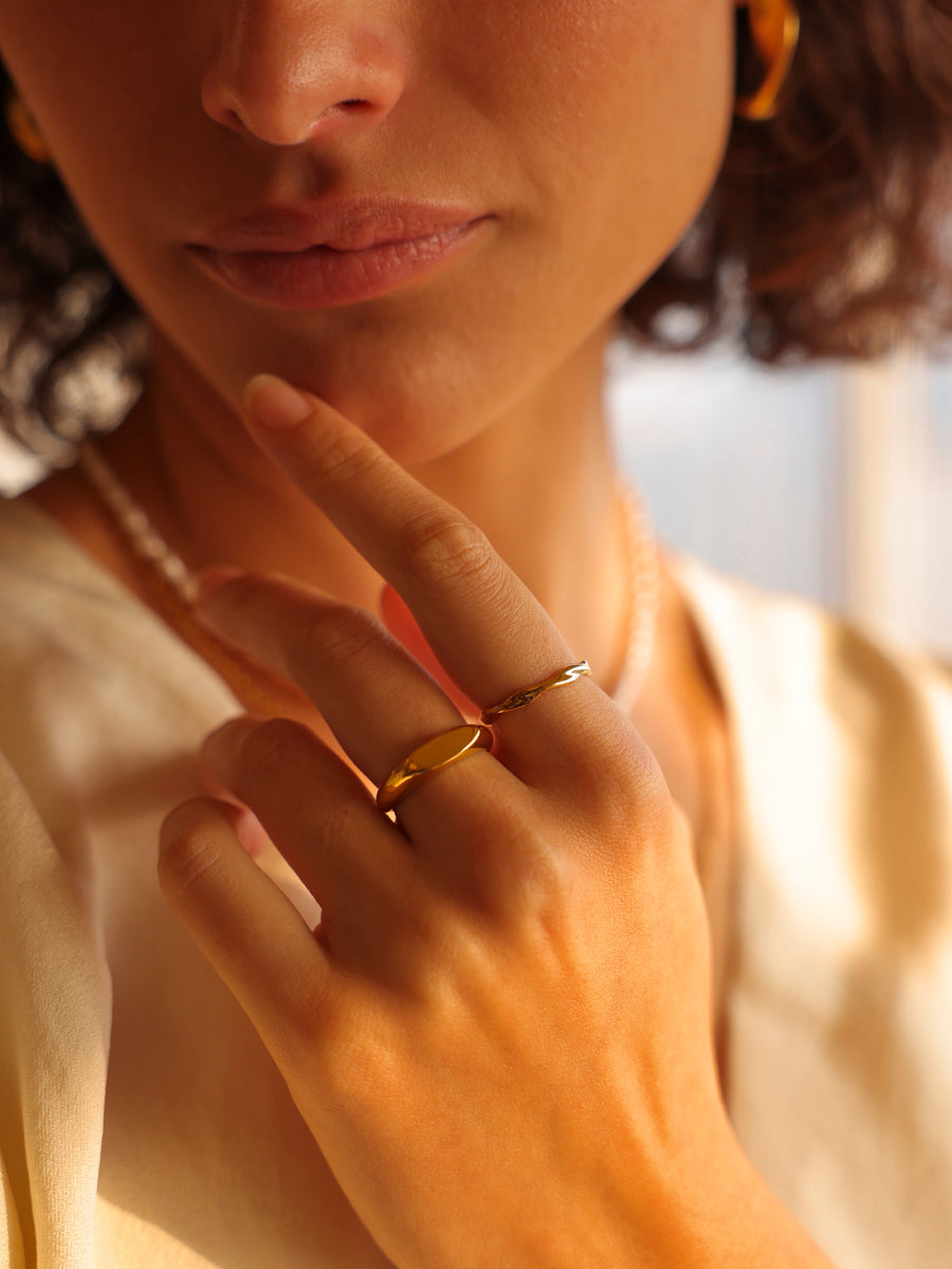 Anillo De Diseño Curvo Moderno