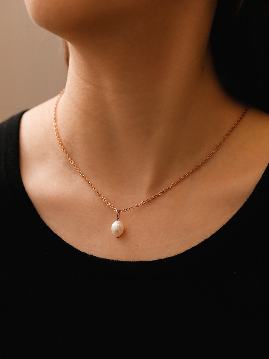 Minimalist Pearl Pendant Necklace