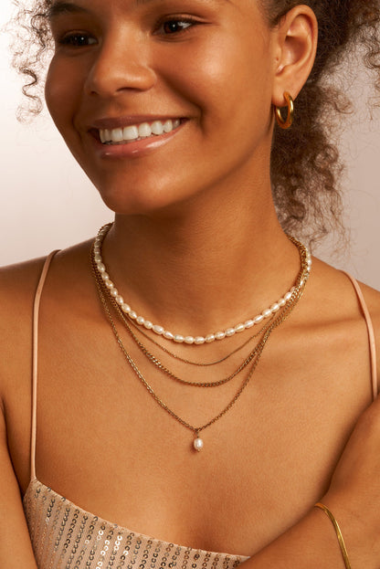 Minimalist Pearl Pendant Necklace