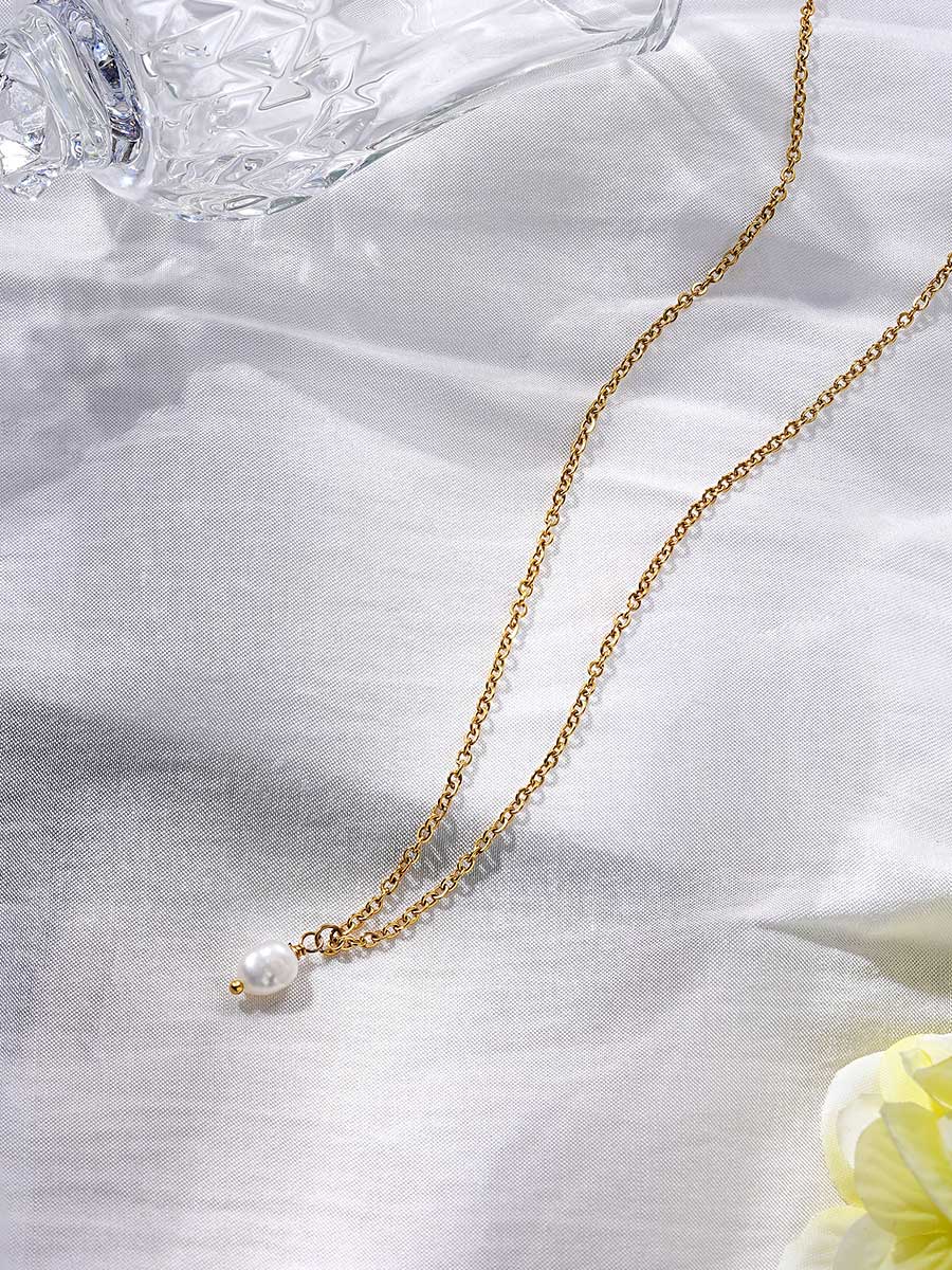 Minimalist Pearl Pendant Necklace