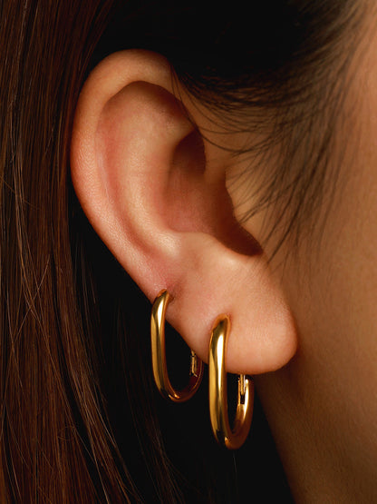 Attractive "U" Earrings