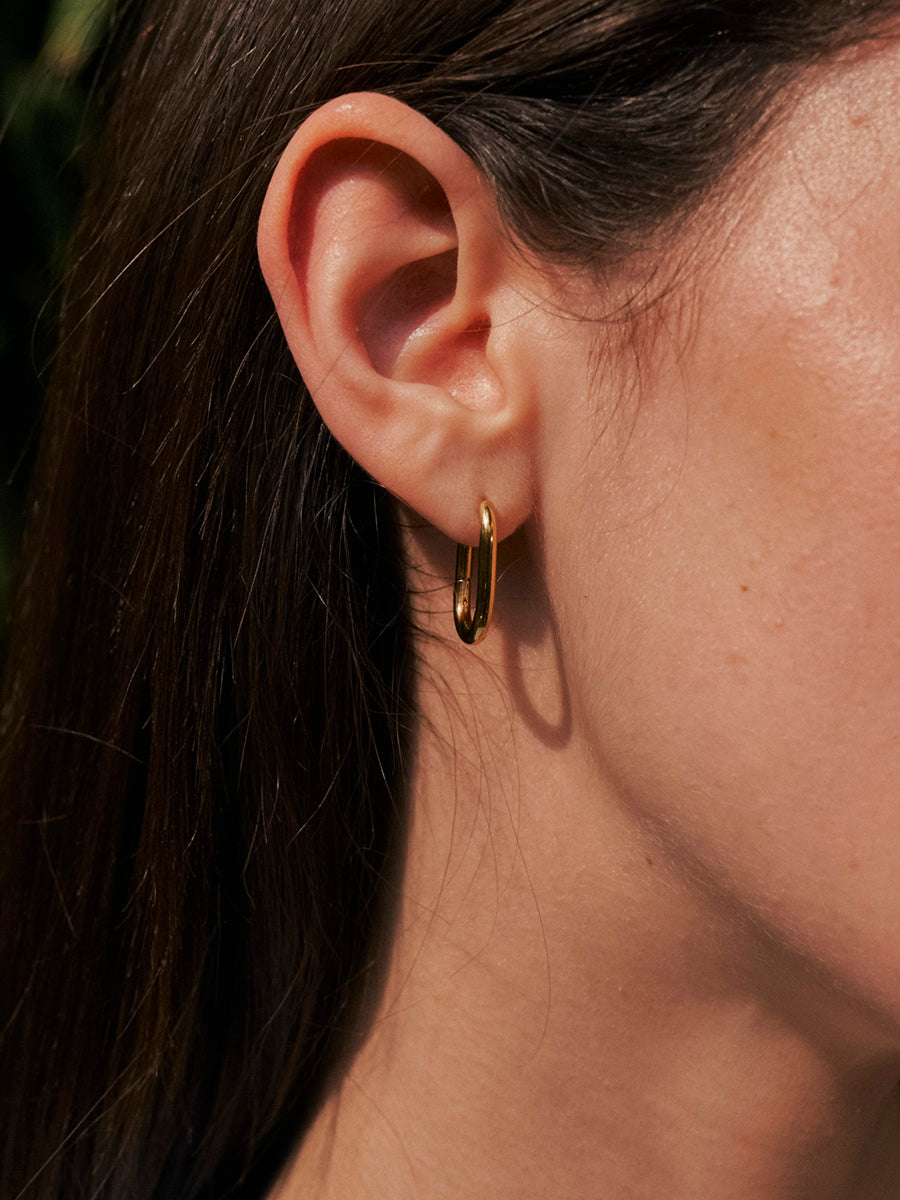 Attractive "U" Earrings