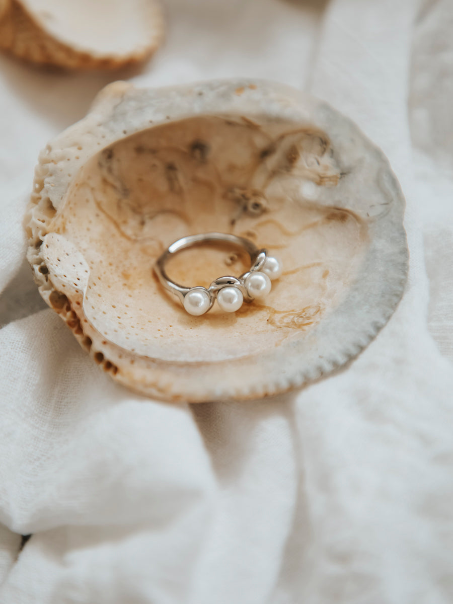 Elegante Anillo De Perlas